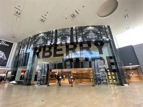 when did burberry open at yorkdale